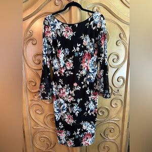 White House Black Market Dress / Beautiful Floral Dress / Size Medium